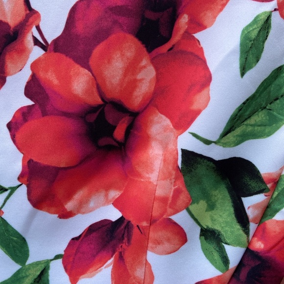 NWT Calvin Klein Floral Scuba Knit Sleeveless V-Neck Sheath Dress Women's Size 6 - Picture 13 of 13